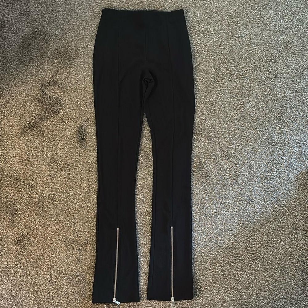 NWOT Forever 21 leggings with zippers size M